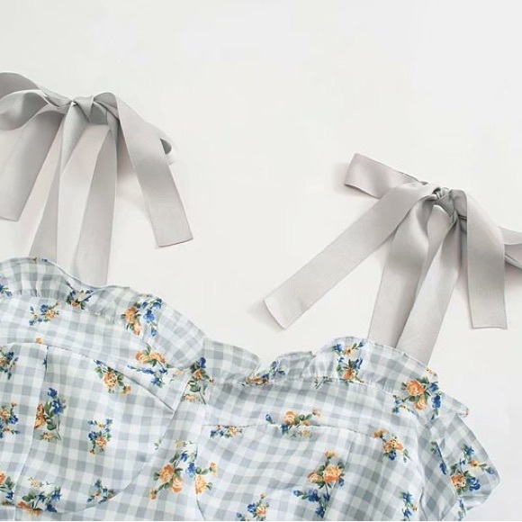 Adorable floral silky picnic fitted dress with bow tie shoulder straps - Picture 3 of 5